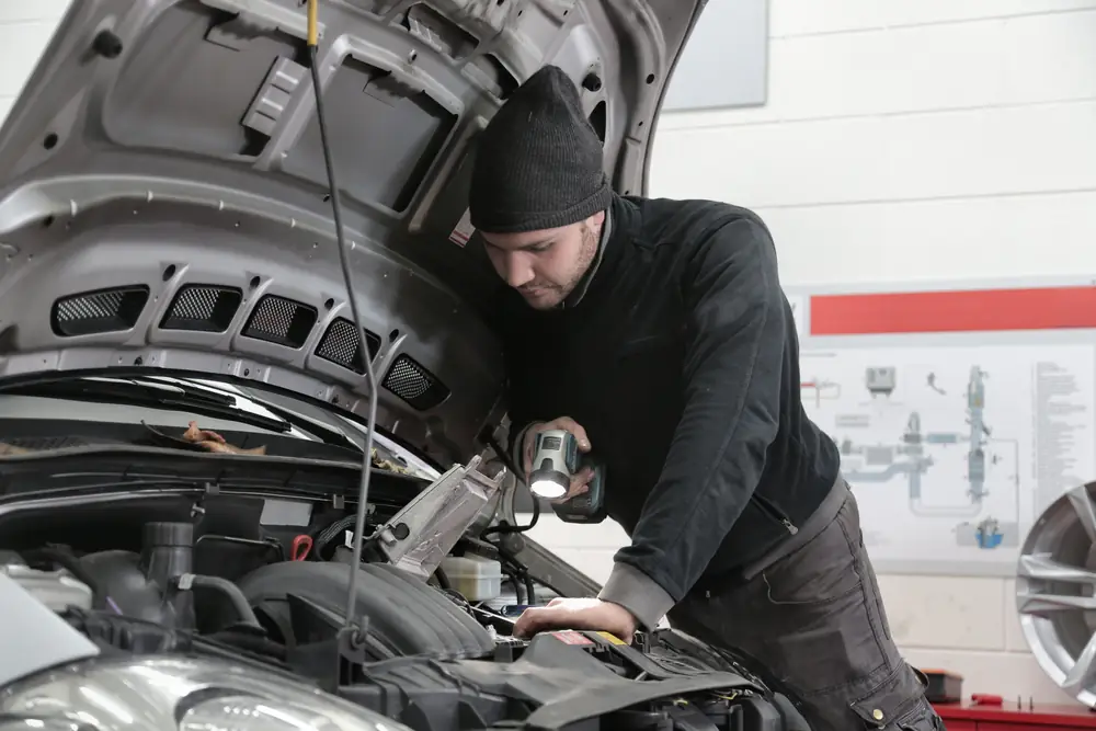 Troubleshooting Common Auto Glass Issues in Saint Louis Park