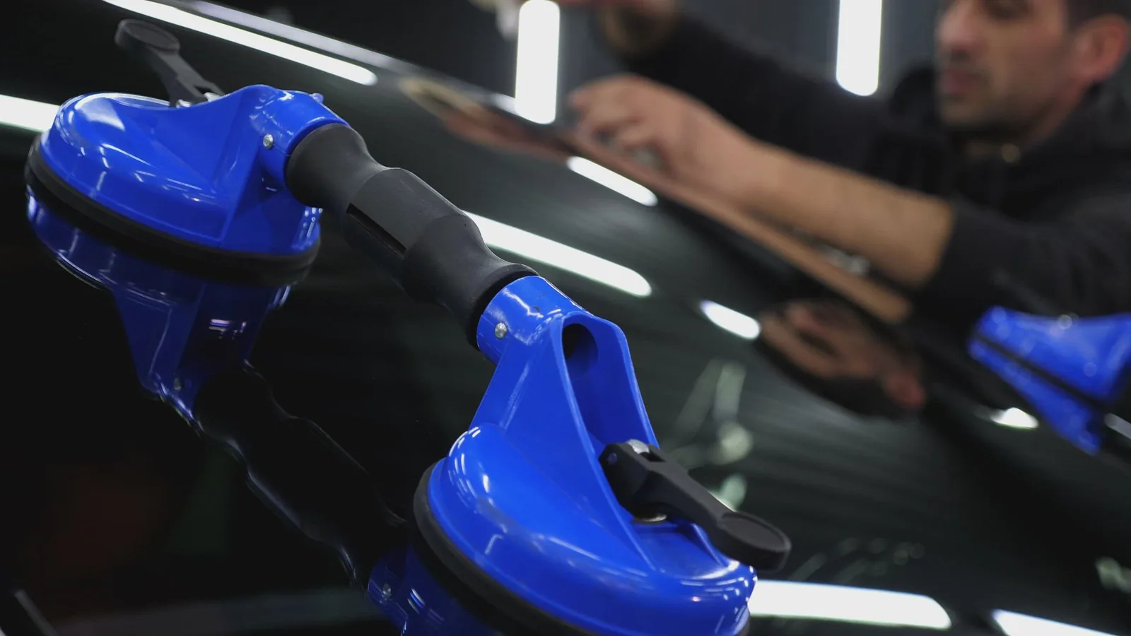 Positioning a replacement windshield